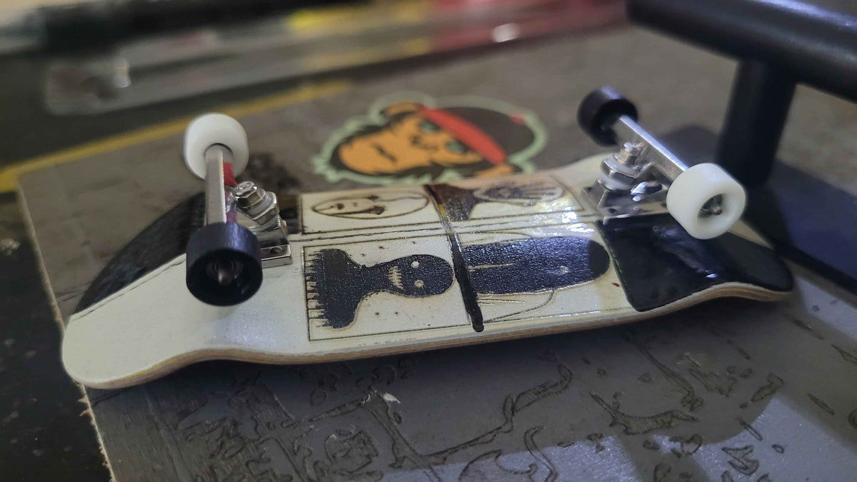 5 ply Maple Fingerboard - The Eyes dont lie - 33mm - Medium