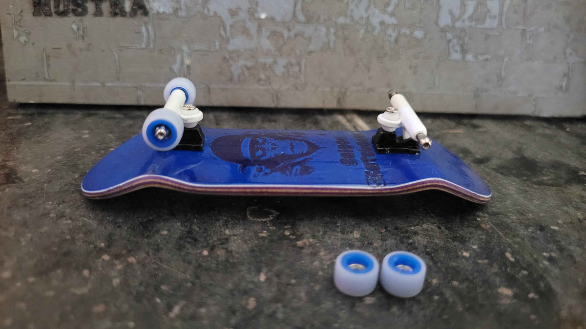 Cosa Nostra - Blue Monkey - 32mm Fingerboard Deck