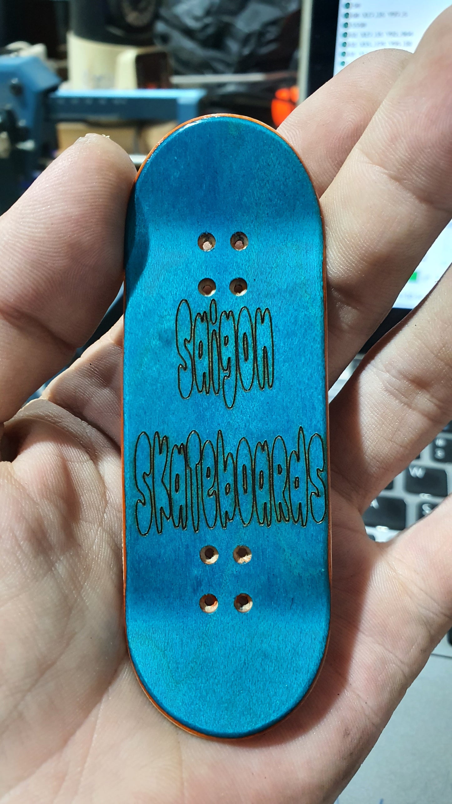 Fire Army 5-ply Canadian Maple Fingerboard multi dyed veneers. 32mmx98mm Popsicle shape with medium kicks and concave.