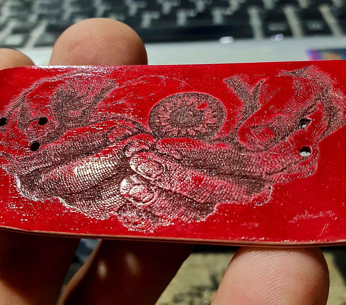Saigon Skateboards "Cradling Hands" 34mm Fingerboard