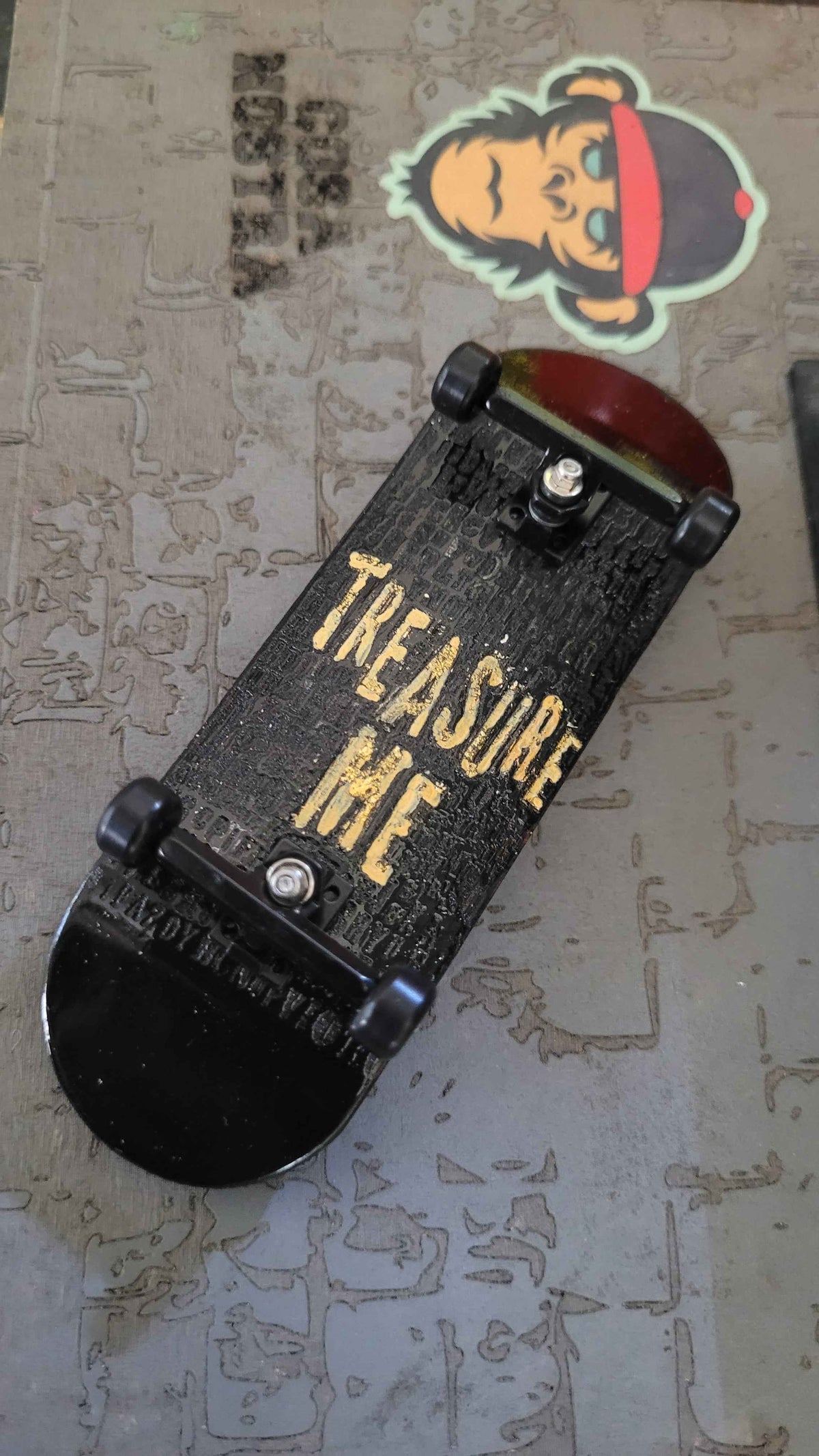 Saigon Skateboards 5-ply Canadian Maple - Treasure Me Fingerboard Setup – 33mm × 96mm Popsicle | Black & Gold Edition