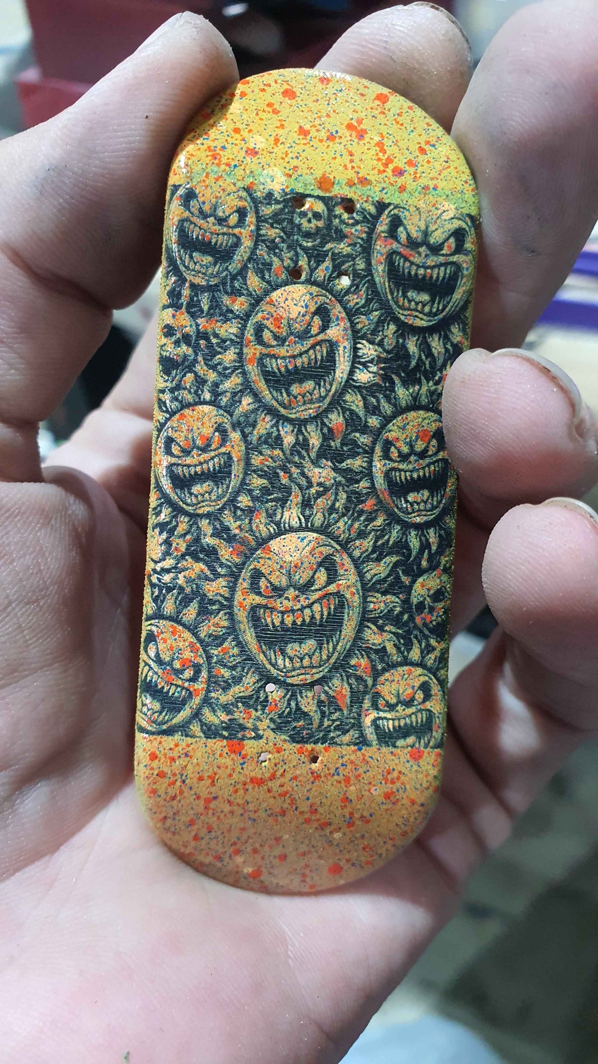 Saigon Skateboards "black hole sun" 33mm Fingerboard