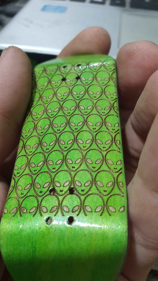 Saigon Skateboards "Alien Army" 32mm Fingerboard