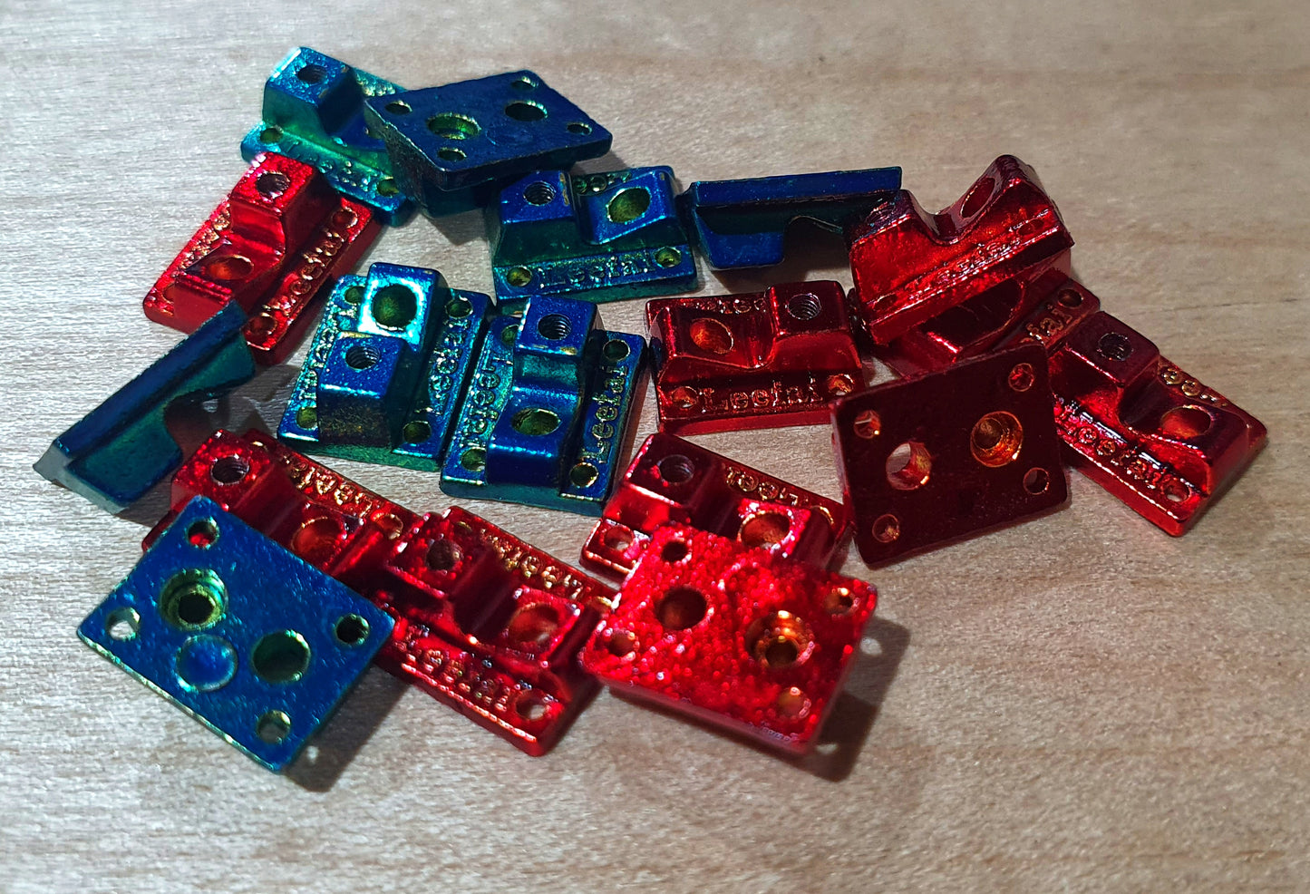 Leefai Naked Fingerboard Truck Baseplates – Limited Edition Teal & Red/Gold