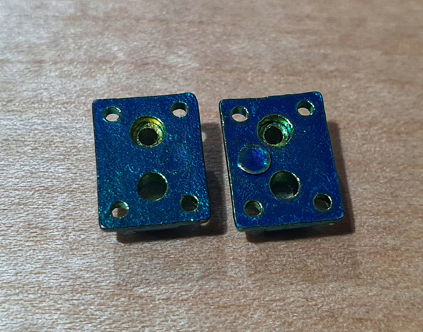 Leefai Naked Fingerboard Truck Baseplates – Limited Edition Teal & Red/Gold