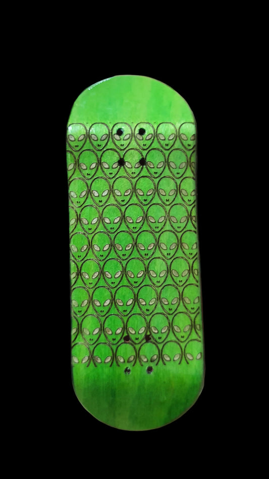 Saigon Skateboards "Alien Army" 32mm Fingerboard