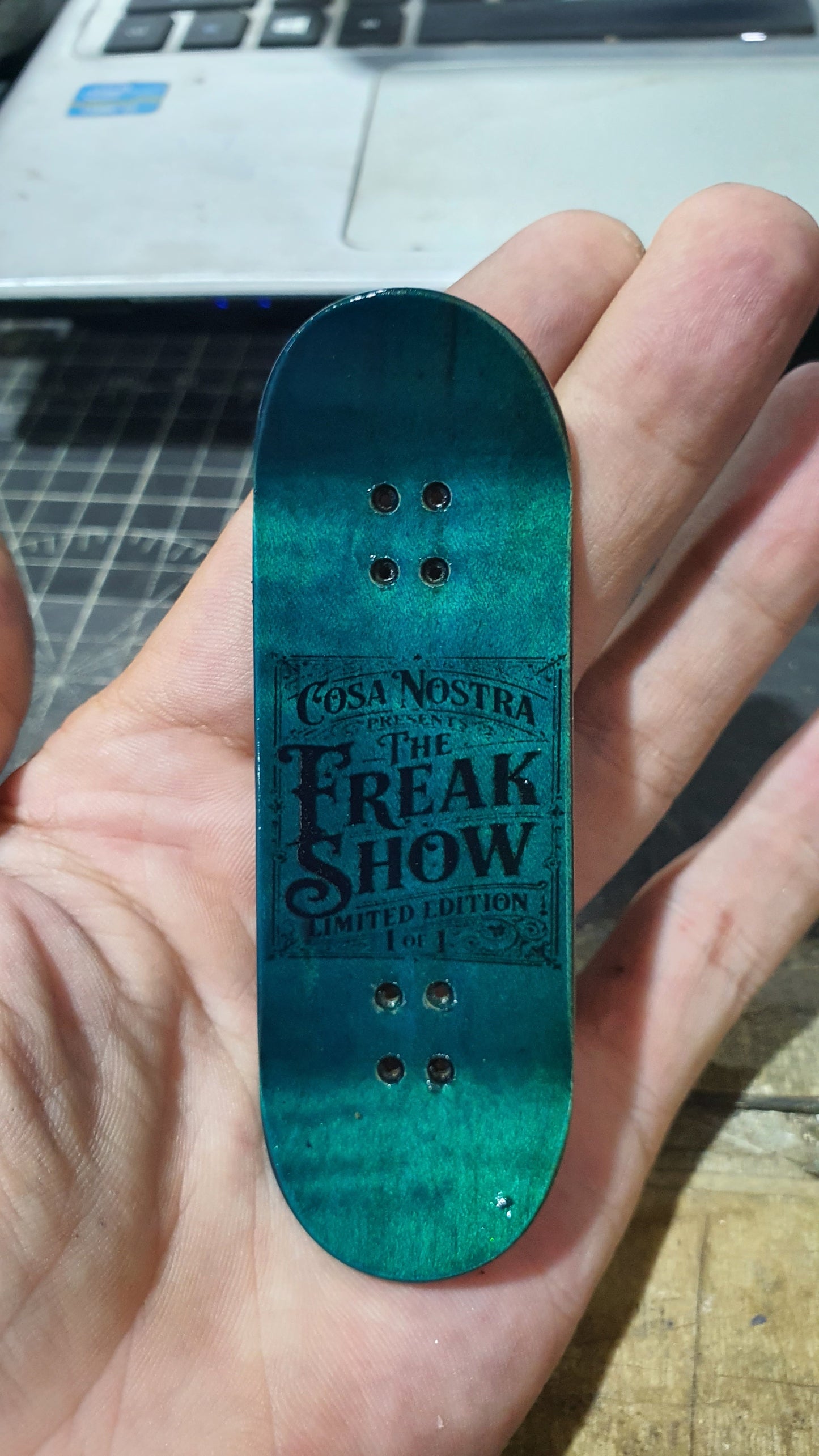 Cosa Nostra "Man in the moon" Professional 32mm Fingerboard Deck