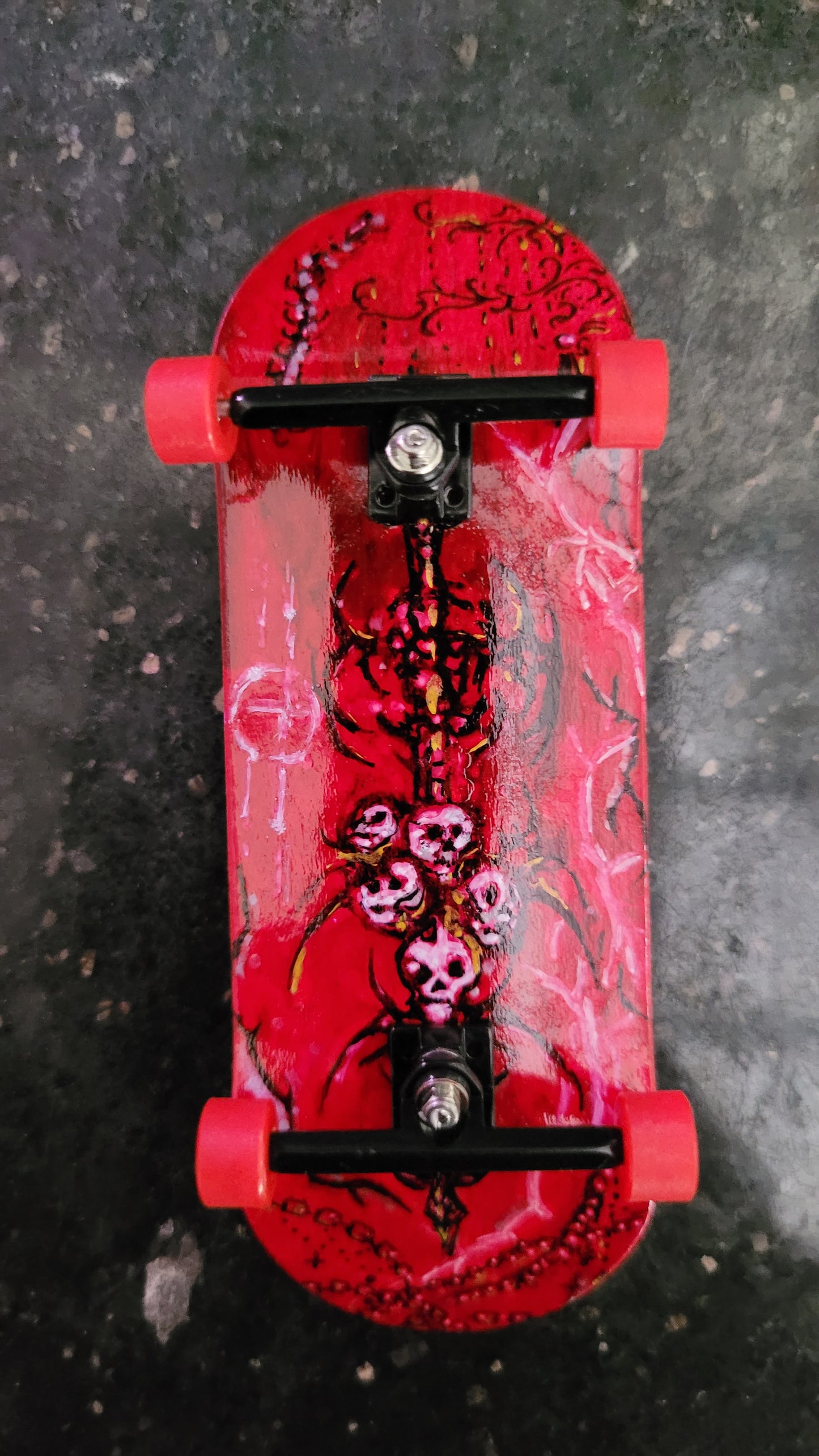 Cosa Nostra - Red Dart - 34mm Fingerboard