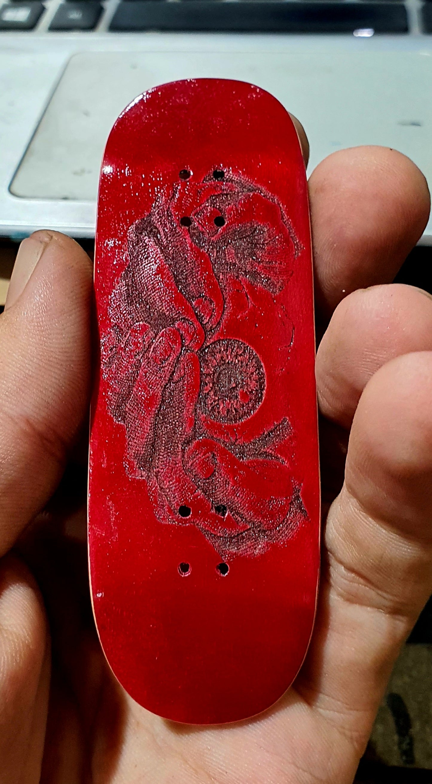 Saigon Skateboards "Cradling Hands" 34mm Fingerboard