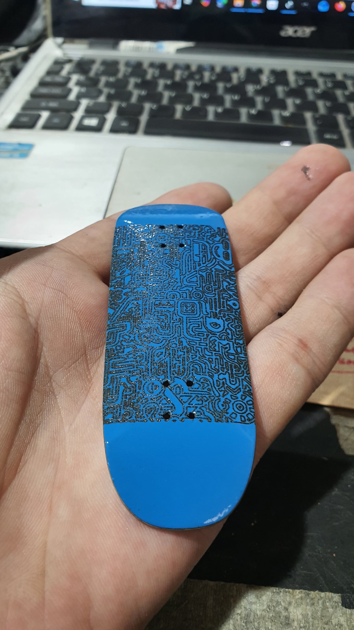 Saigon Skateboards 5-ply Canadian Maple Fingerboard 33x98mm Egg Shape